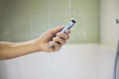 Philips OneBlade QP1324/20 First Shave – Trimmer & Shaver për Fillestarë me Anti-Friction Blade, Wet & Dry, Rechargeable