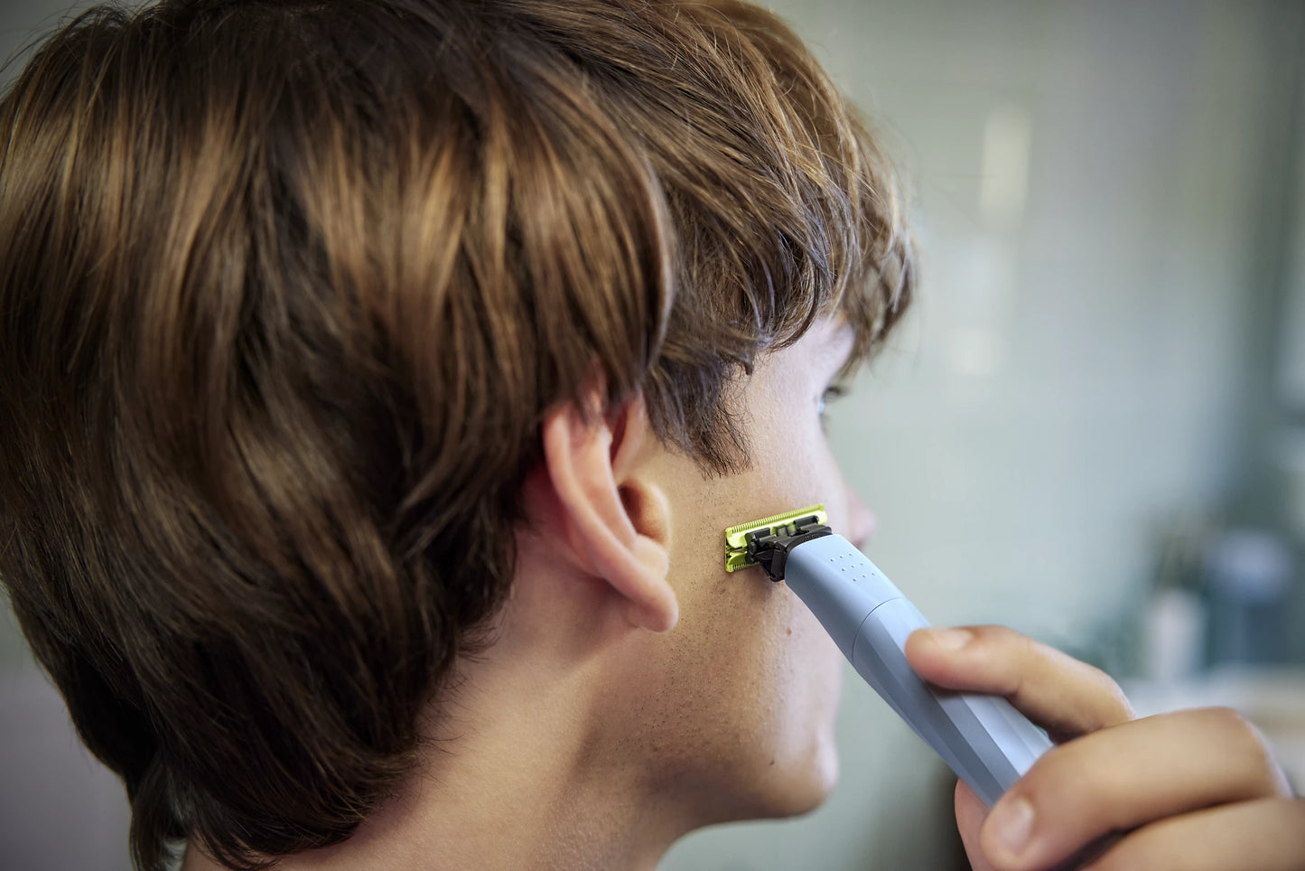 Philips OneBlade QP1324/20 First Shave – Trimmer & Shaver për Fillestarë me Anti-Friction Blade, Wet & Dry, Rechargeable
