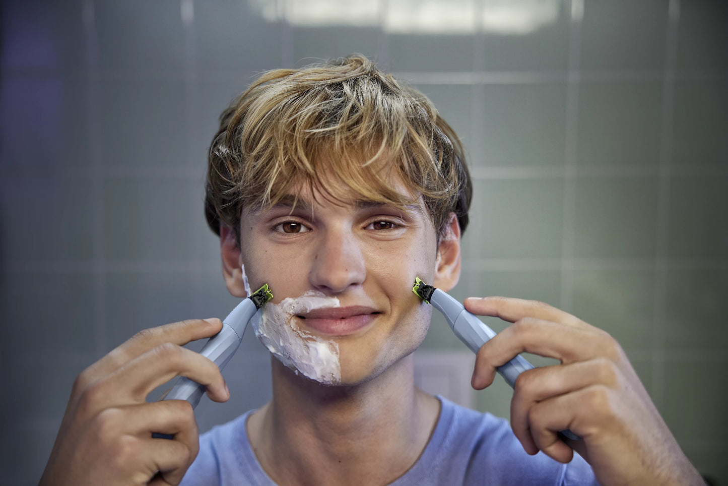 Philips OneBlade QP1324/20 First Shave – Trimmer & Shaver për Fillestarë me Anti-Friction Blade, Wet & Dry, Rechargeable